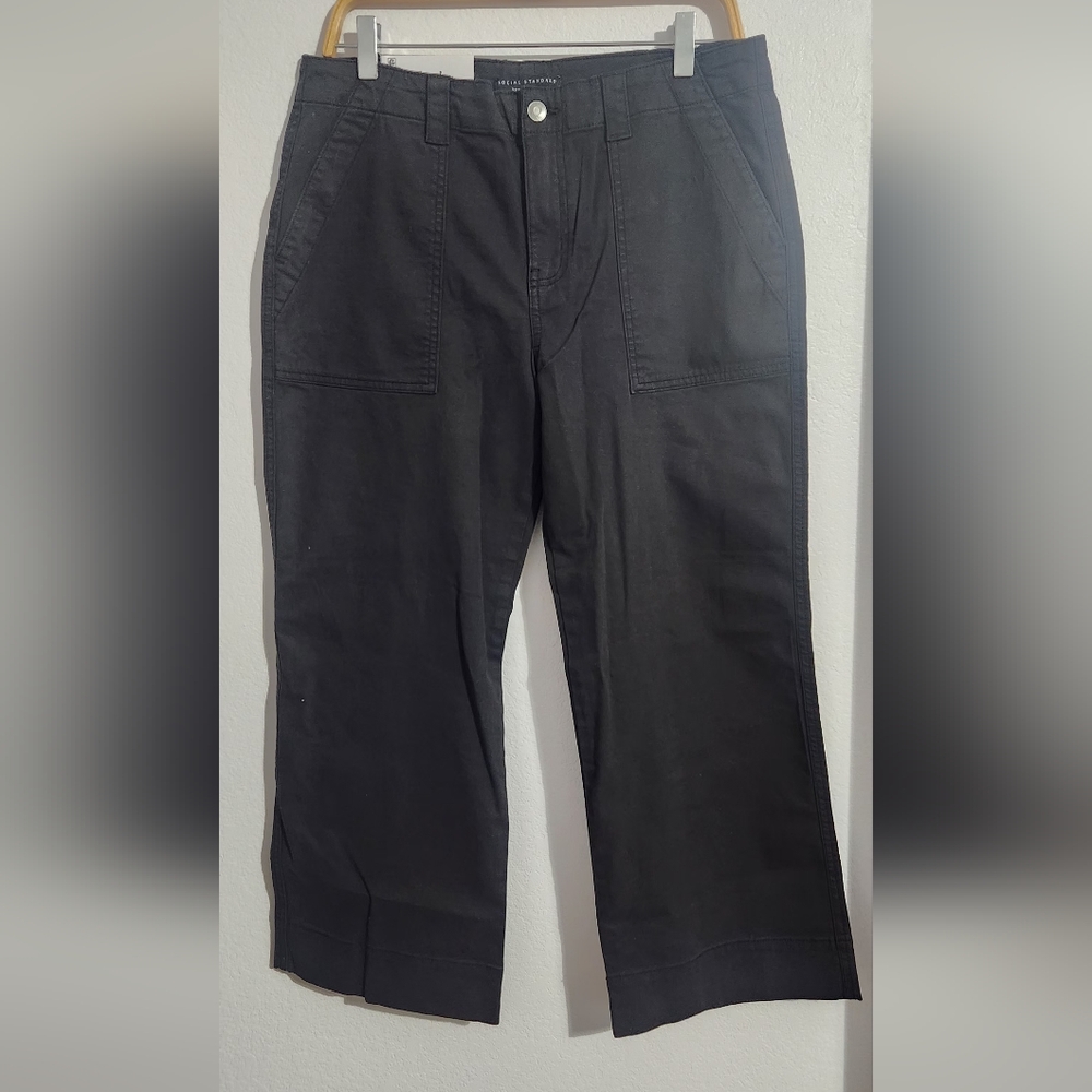 Women's Black Capris